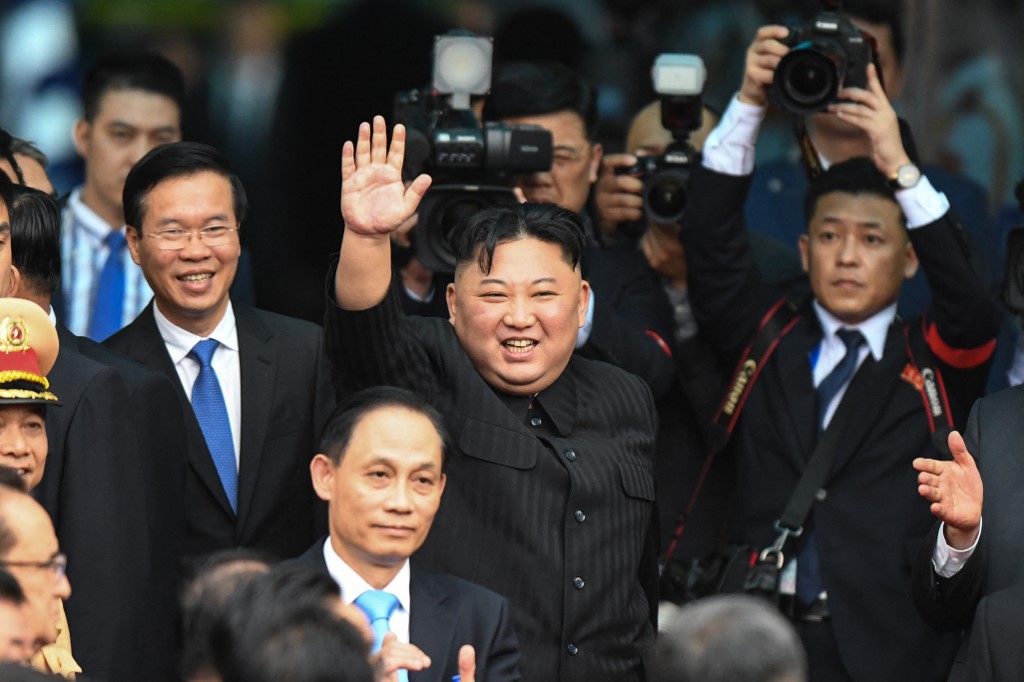 A japán kormányfő tárgyalna az észak-koreai diktátorral 