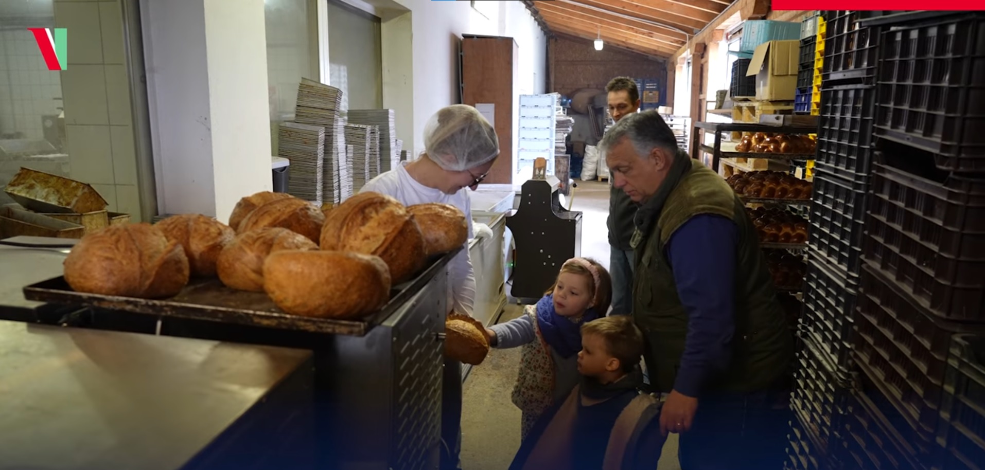 Orbán Viktor az unokáival készül a húsvétra