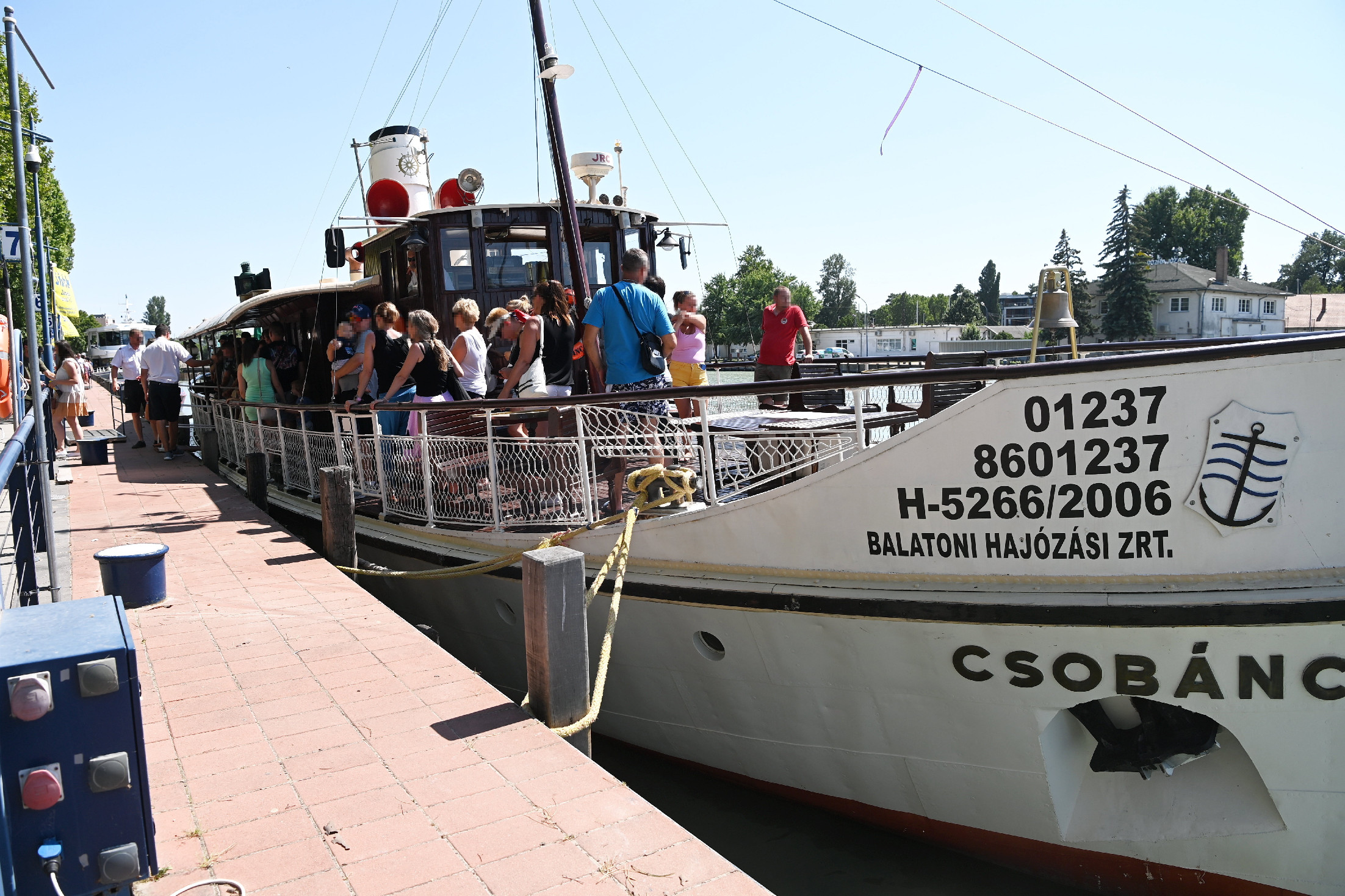 Történelmi dátumot üdvözöl a Balaton: elindult a 177. hajózási szezon