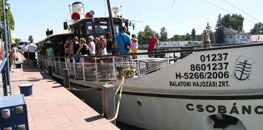 Történelmi dátumot üdvözöl a Balaton: elindult a 177. hajózási szezon