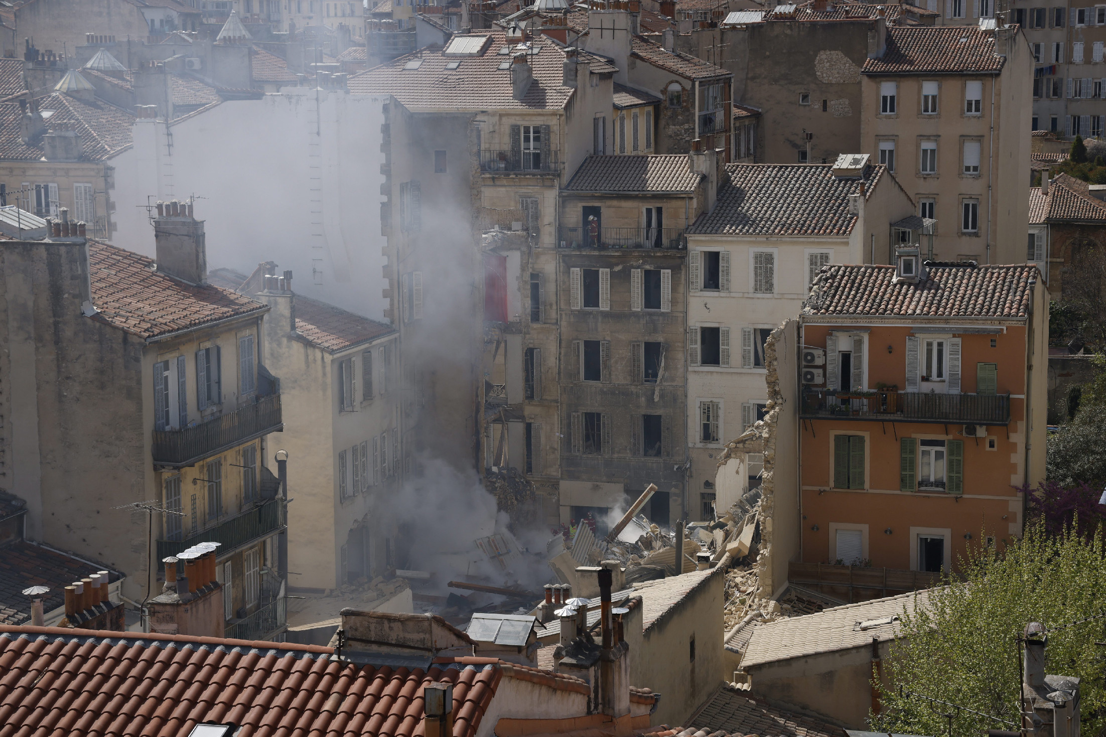 Halálos áldozatai is vannak a Marseille-i házomlásnak