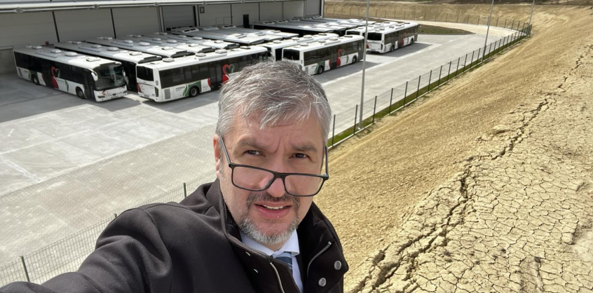 Müller Cecilía  18 új szűrőbuszt rakott parkolópályára 