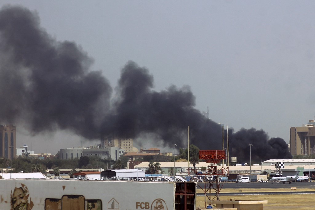 Tűz ütött ki egy kartúmi fegyvergyár közelében