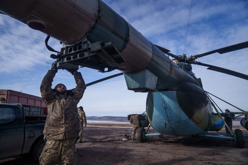 A HM tagad: nem engedtek át Ukrajna felé fegyverszállító helikoptereket 