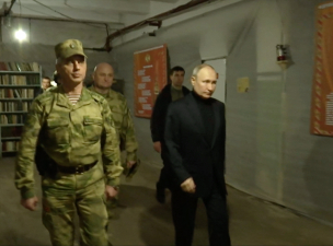 Putyin beugrott a herszoni orosz parancsnokságra