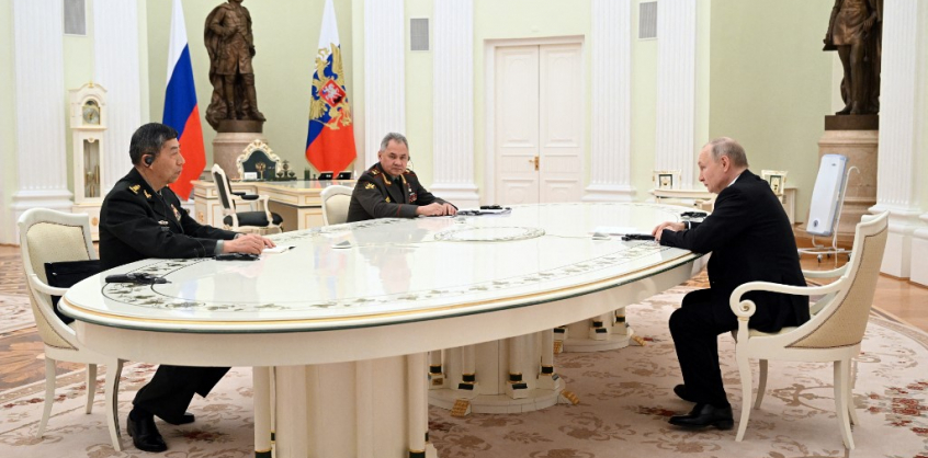 A testvéri kapcsolatok szintjére lép Peking és Moszkva katonai együttműködése