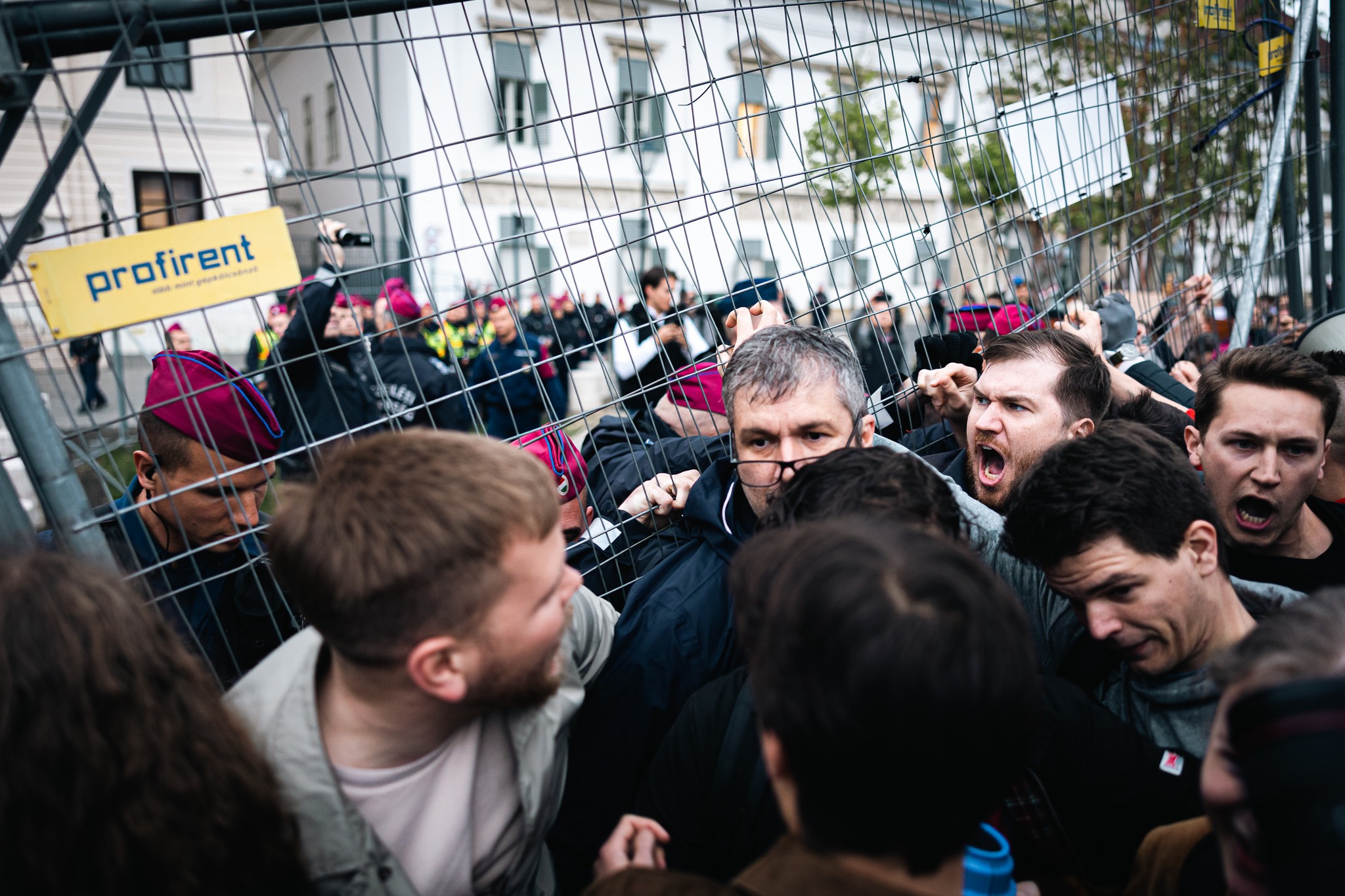 Tompos Márton: Nem ér semmit az ellenzéki képviselők mentelmi joga egy tüntetésen