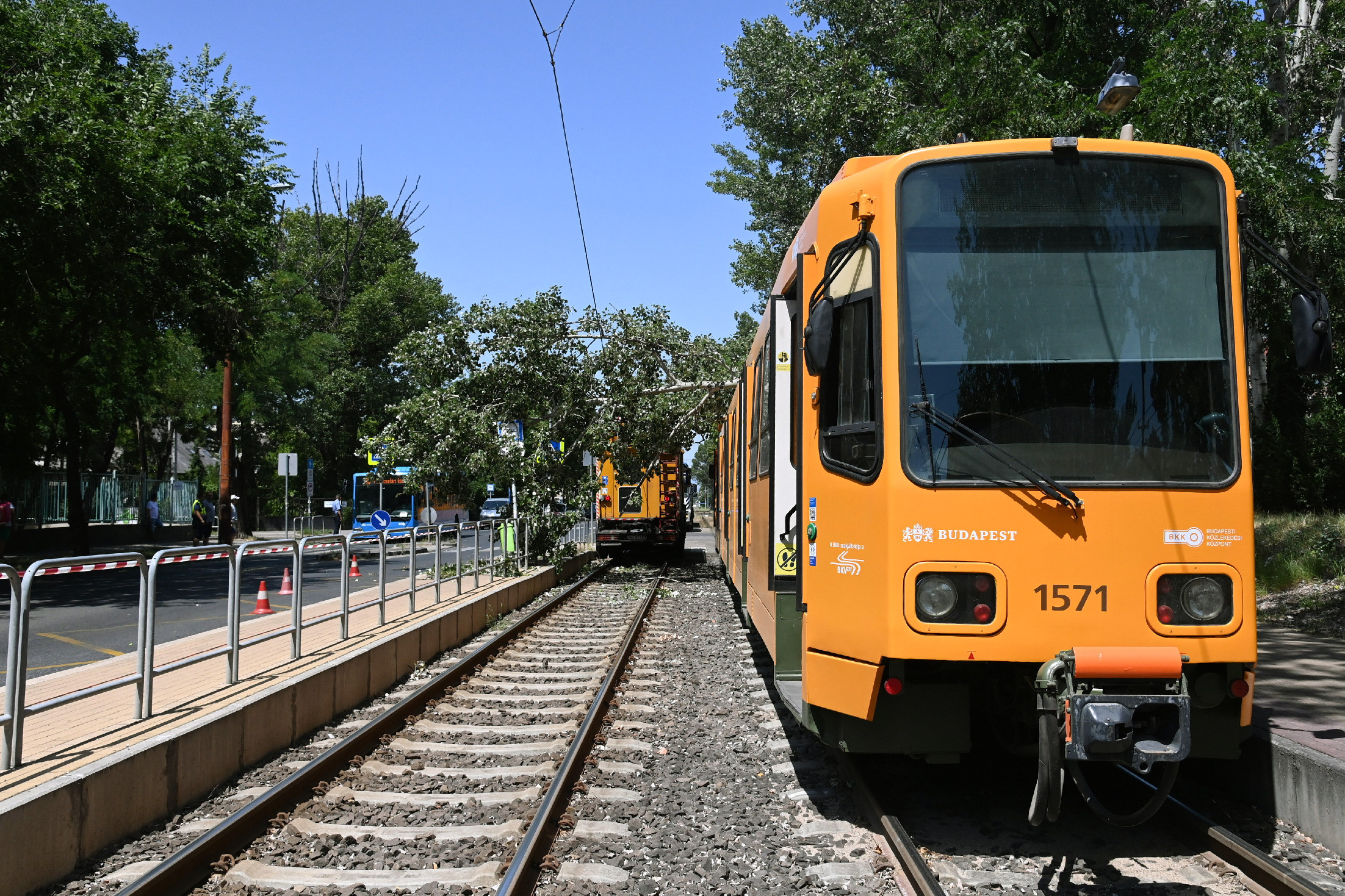 Pótlóbusz közlekedik a 28-as, a 28A és a 37-es villamos egy szakaszán