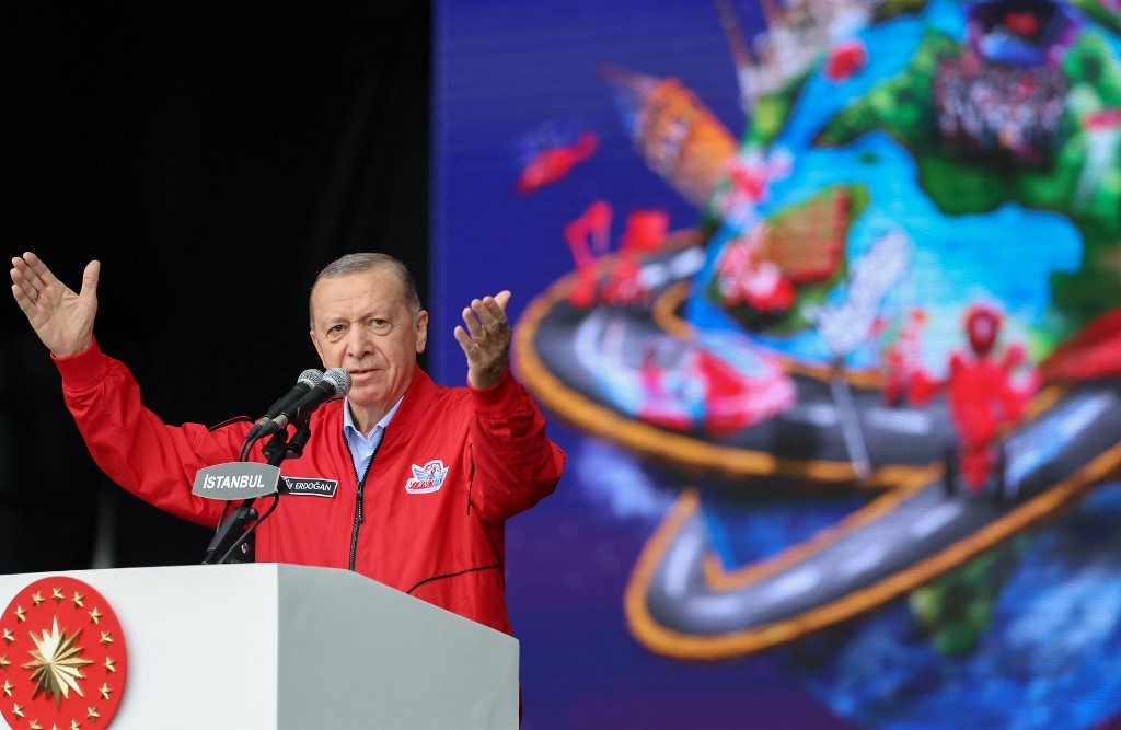 Rosszulléte után ismét felbukkant kampányolni Erdoğan