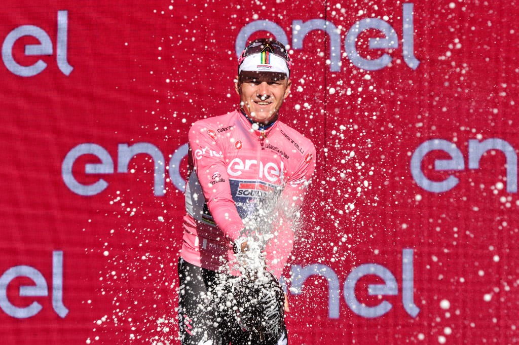 Giro d'Italia: Evenepoel-é a rózsaszín trikó, Fetter Erik 70. helyen