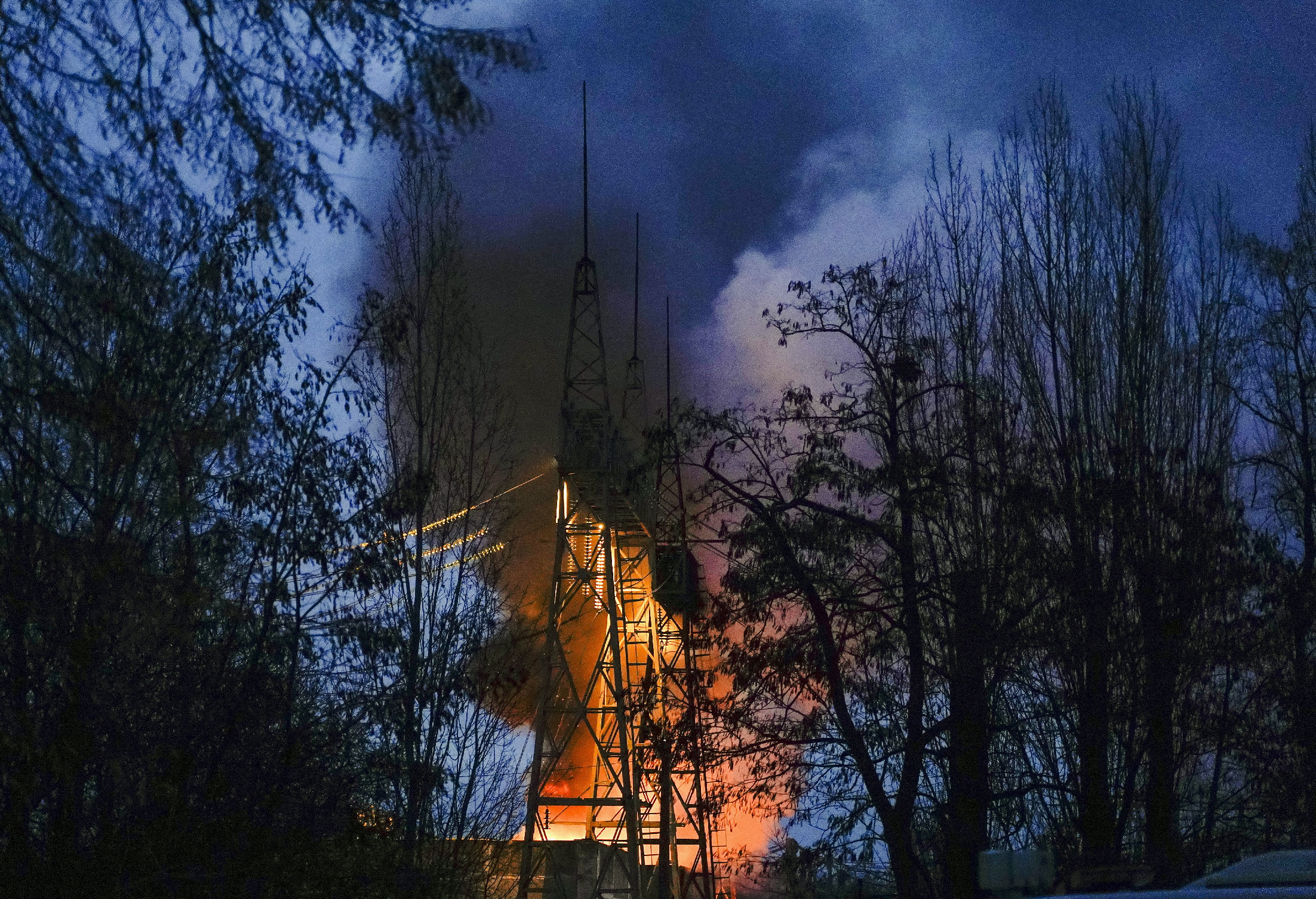 Rakétákkal és drónokkal támadtak Ukrajnára az éjszaka