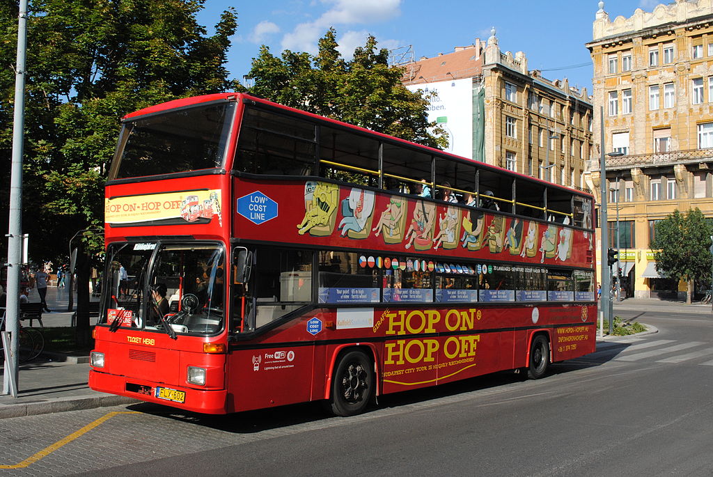 Óriási adókönnyítéssel kedveskedik az állam a városnéző buszoknak