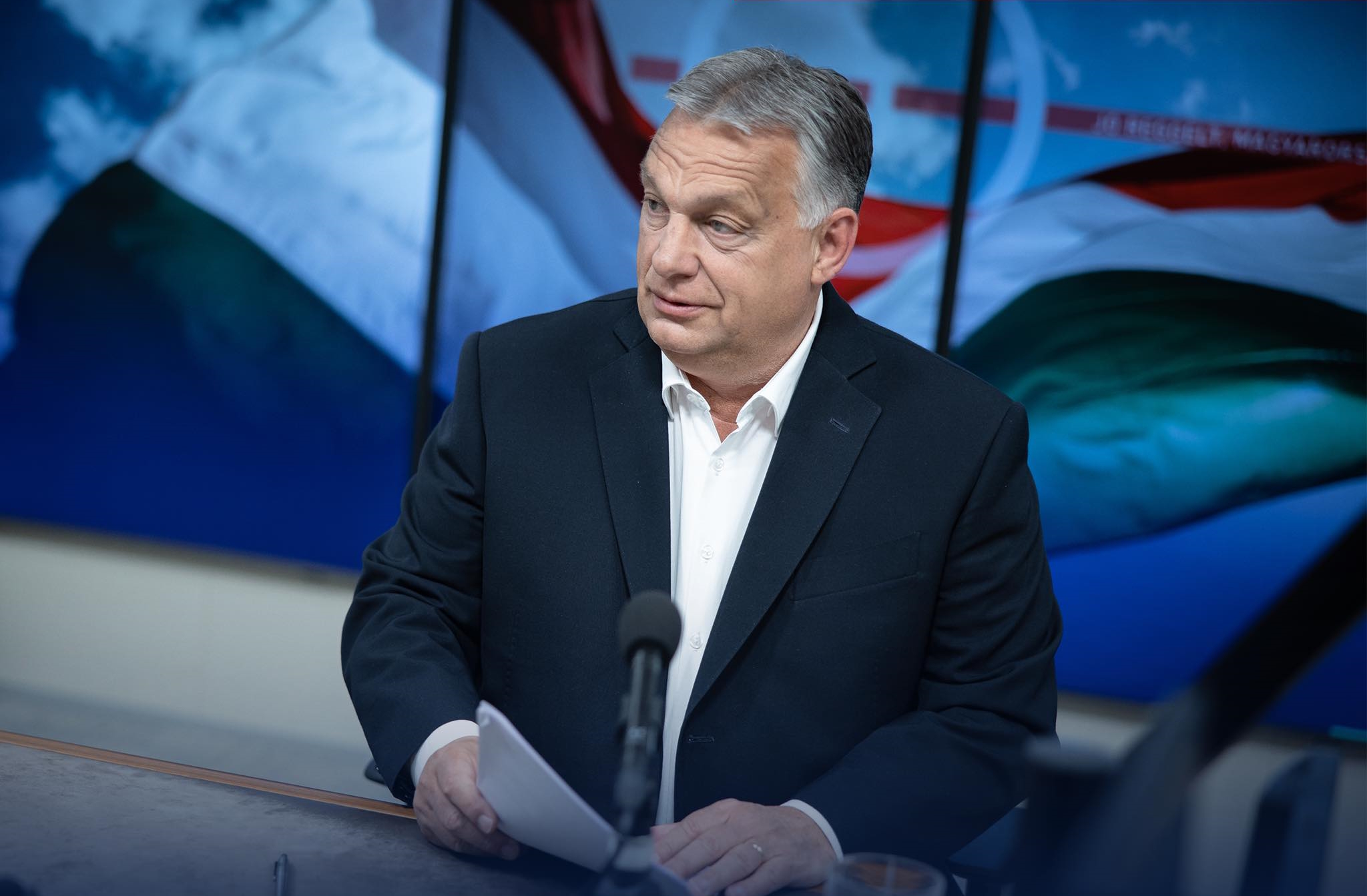 Nem fogja elhinni, melyik hazai realitysztárnak van Orbán Viktor-tetoválás a vádliján!