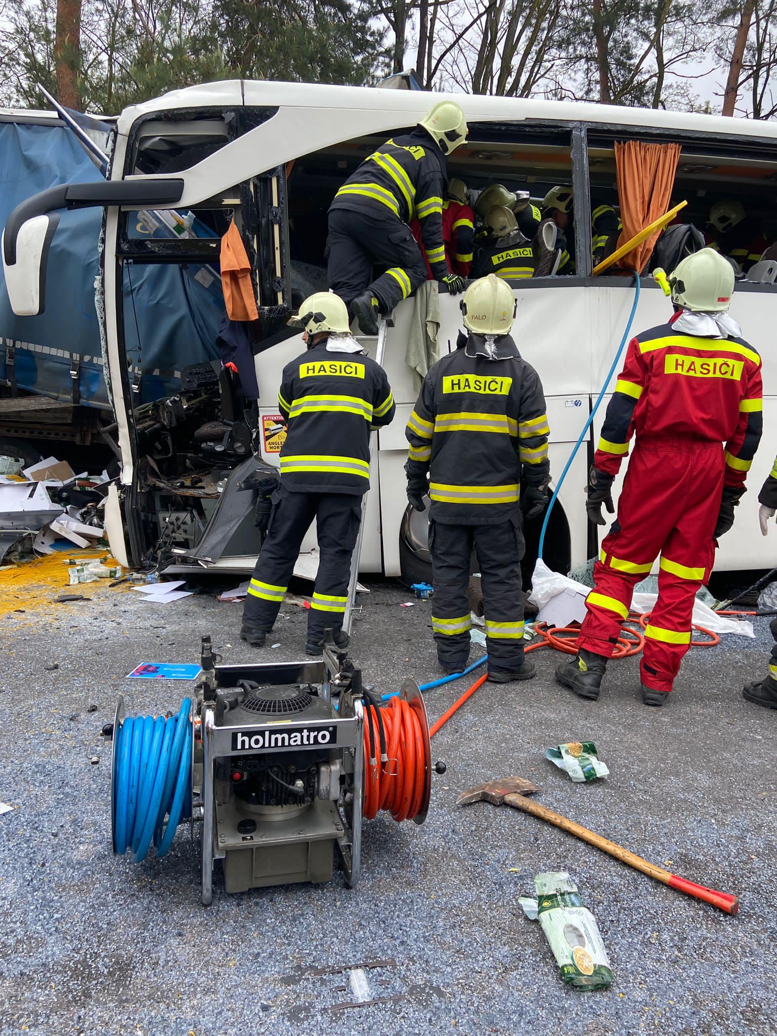 Szlovákiai buszbaleset – Nyolc sérültnek kritikus az állapota