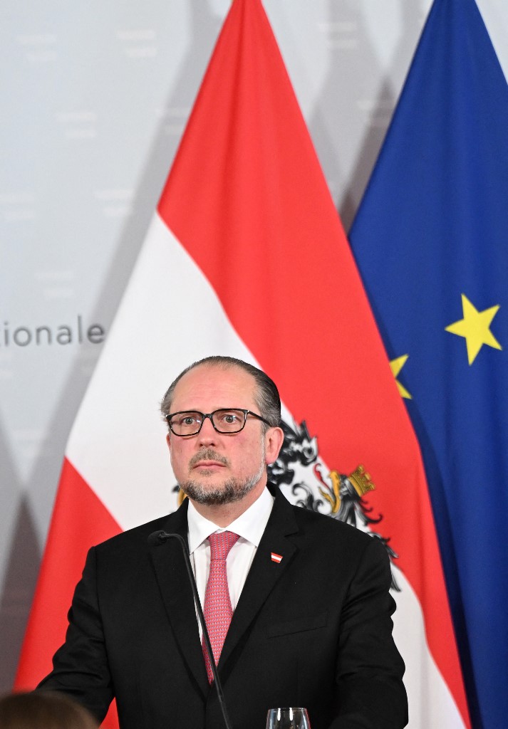 Az osztrák külügyminiszter berendelte a magyar nagykövetet az embercsempészek szabadon engedése miatt
