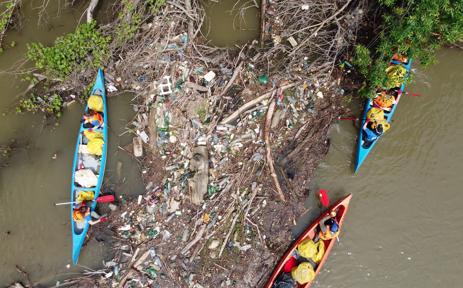 Több tonna hulladékot gyűjtöttek össze a marosi petkalózok