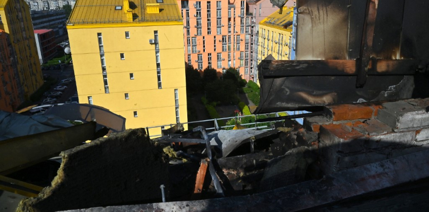 Egy nő az erkélyről nézte, hogyan dolgozik a légvédelem, belehalt