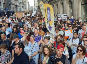 Tizenöt városban tüntetnek a státusztörvény ellen