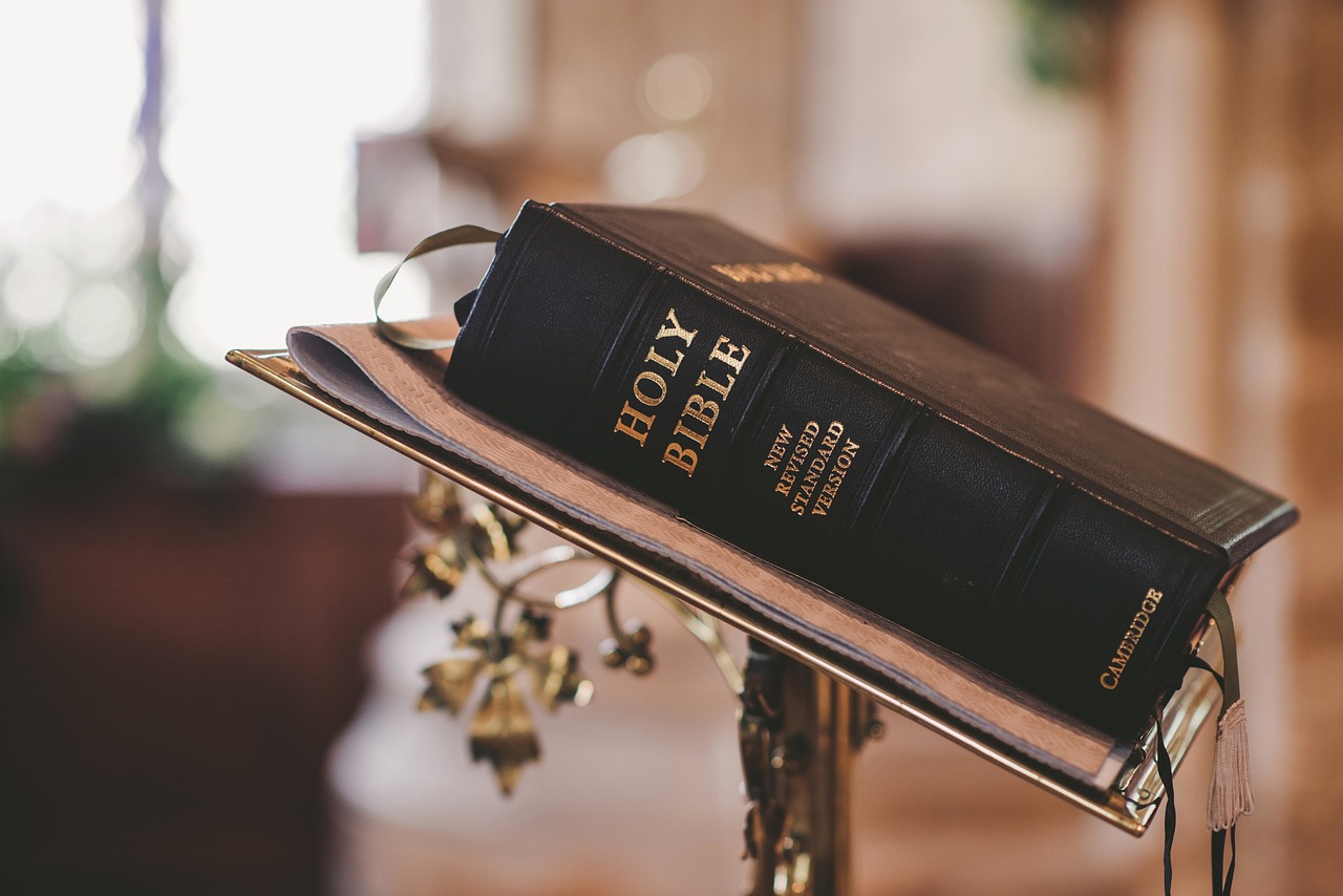 Vulgáris és pornográf a Biblia – eltávolították az amerikai iskolákból