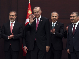 Összeállt az új török kabinet: szinte minden minisztert lecserélt Erdoğan 