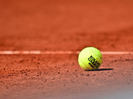Roland Garros: Leléptetést ért egy szerencsétlen ütés