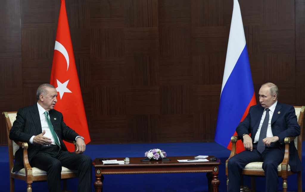 Putyin Erdogannak: A Nyugat ösztönzésére élezi a konfliktust Kijev