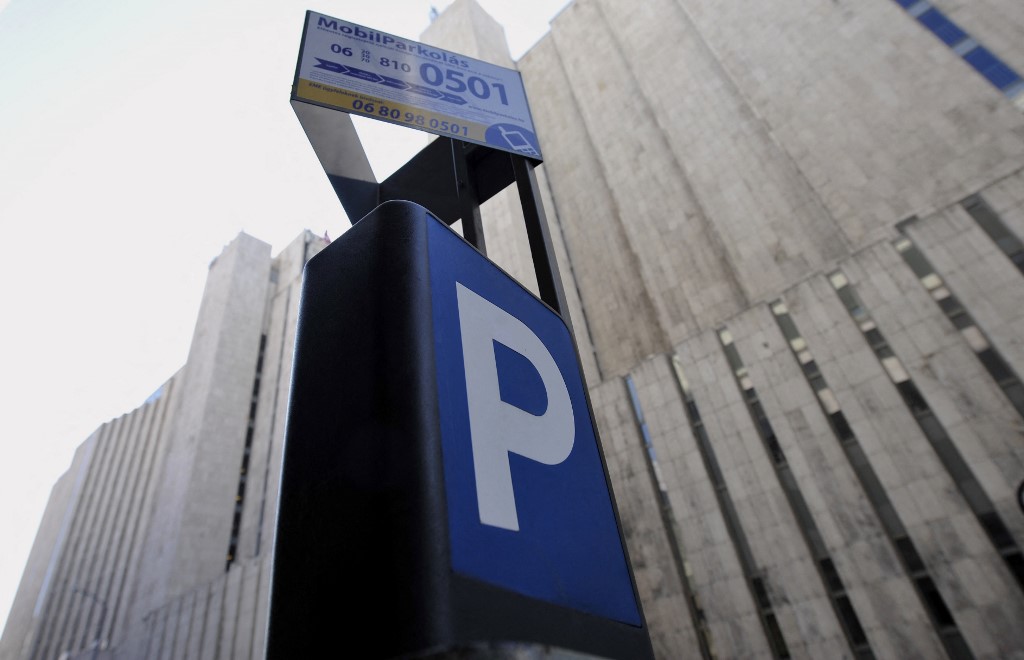 Ingyenes parkolással kompenzálná a Fidesz a pedagógusokat Zuglóban