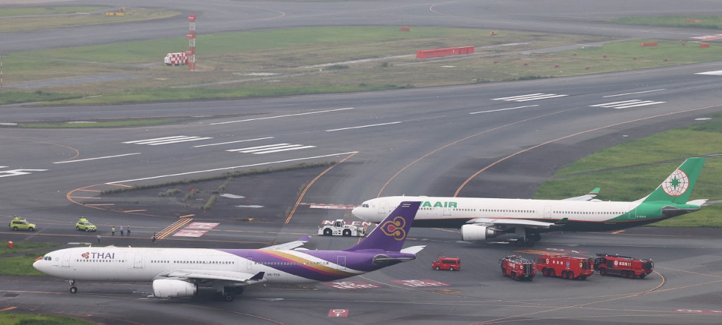 Összeütközött két utasszállító a tokiói Haneda repülőtéren