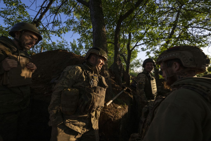 Ukrainian army protect the defensive line in the direction of Av