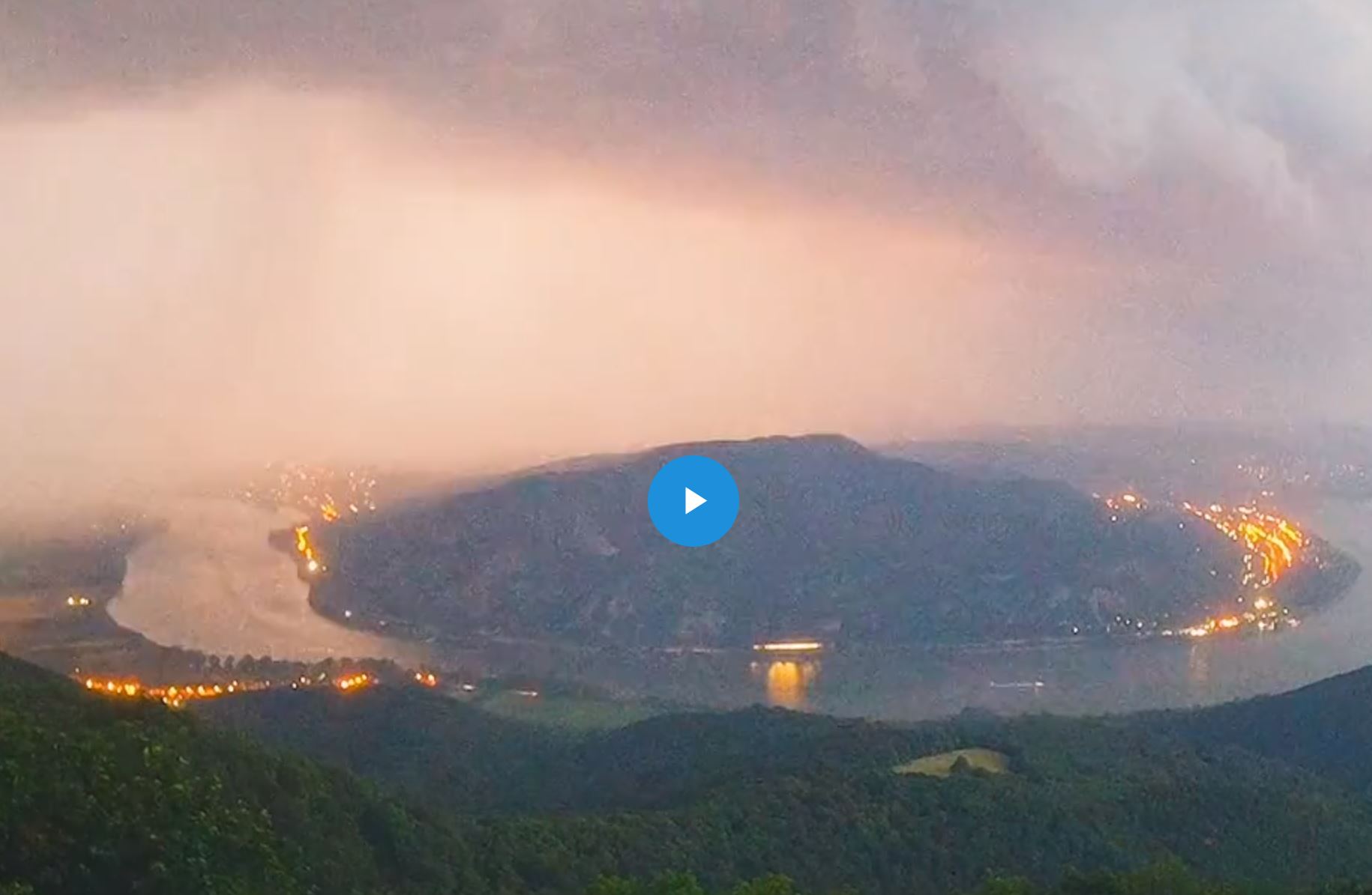 Így még nem látta a Dunakanyart – Apokaliptikus felvételek a lecsapó viharról