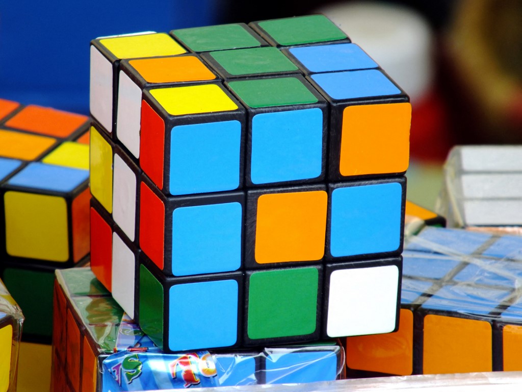 Rubik-kocka világrekordot akart felállítani a Titan egyik utasa