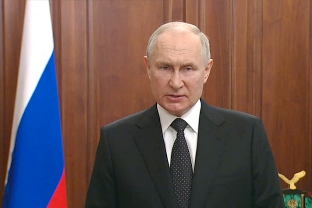 Az orosz parlament kiáll Putyin mellett