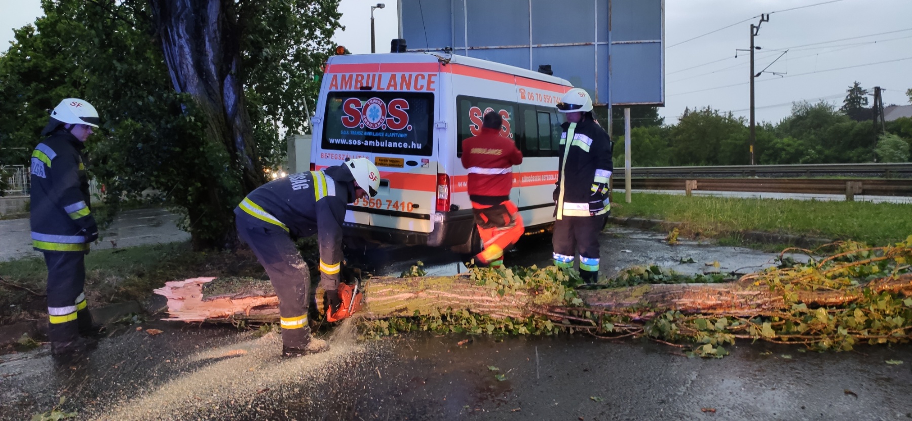 Ismét lecsapott a vihar: több mint ezren hívtak segítséget 