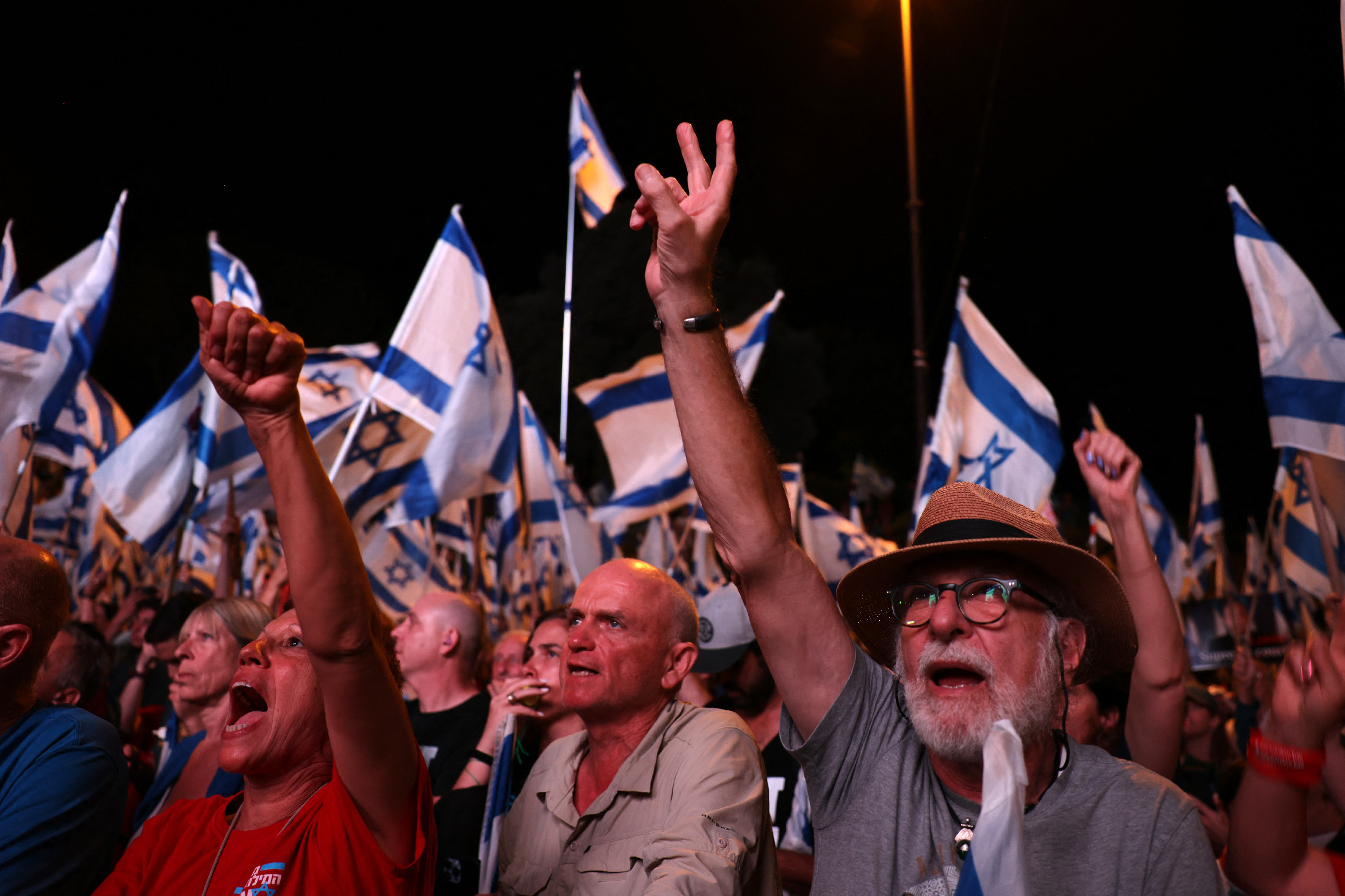 Izraelben több százezren tiltakoztak a tervezett igazságügyi reform ellen