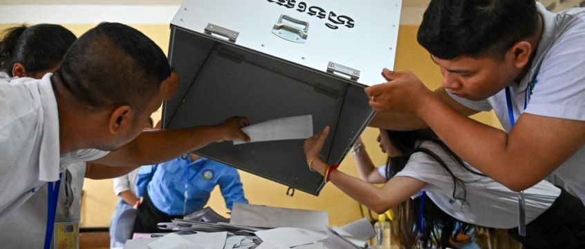 Még össze se számolták a szavazatokat, máris bejelentette az elsöprő győzelmet a kormánypárt az ellenzék nélküli kambodzsai választáson