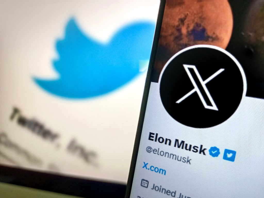 Madárról egy X-re cserélte Elon Musk a Twitter logóját
