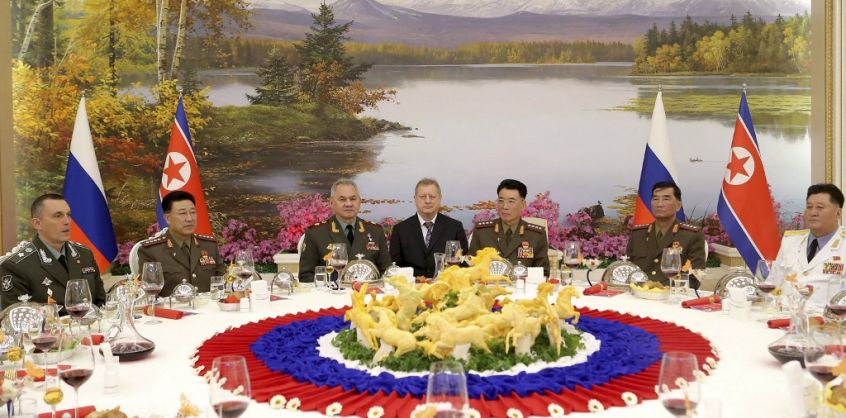 Az észak-koreai államfő az orosz védelmi miniszterrel találkozott