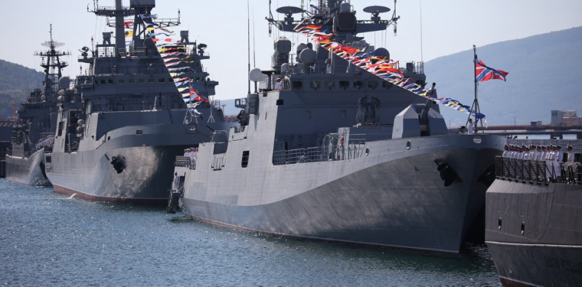 Orosz hadihajók lepték el a Kelet-kínai-tengert