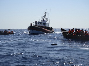 Ursula von der Leyen európai megoldást ígért Lampedusa menekülttáborában