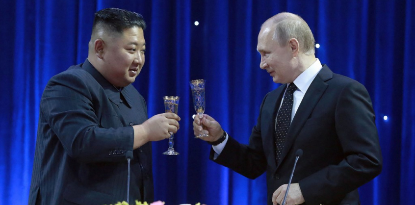 Meleg, elvtársi levélváltásban örvendett egymásnak Putyin és Kim Dzsong Un