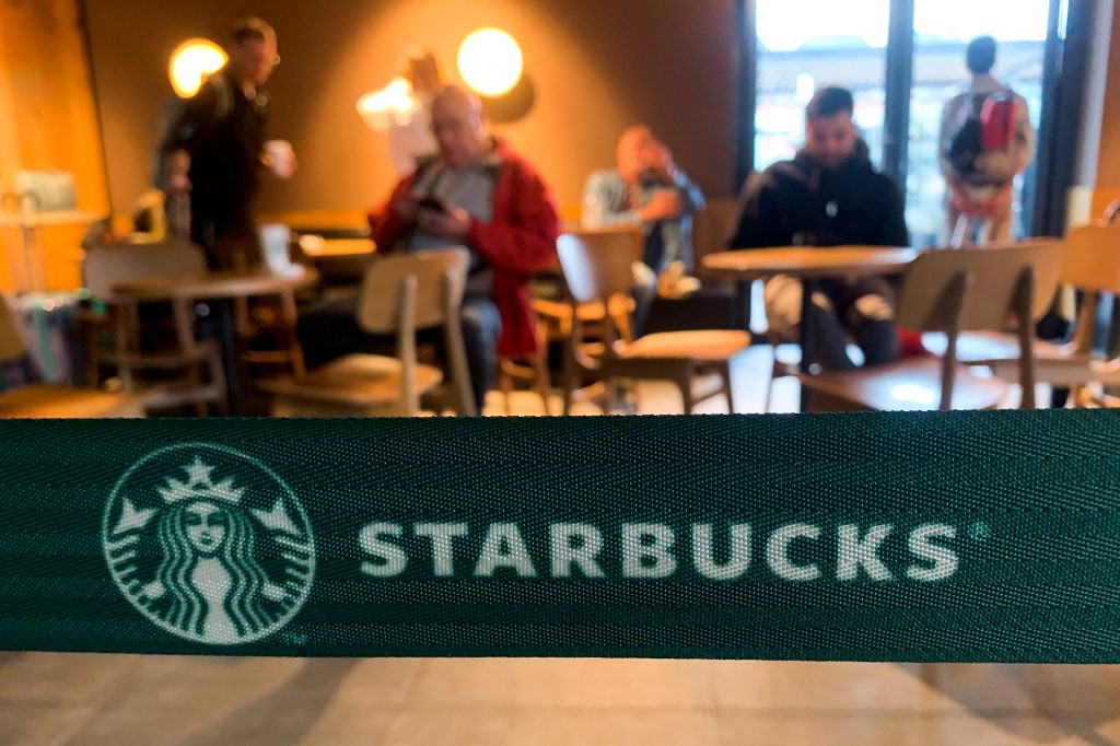 Kirúgta a Starbucks, mert fehérbőrű volt, tízmilliárd forintnyi kártérítést kap