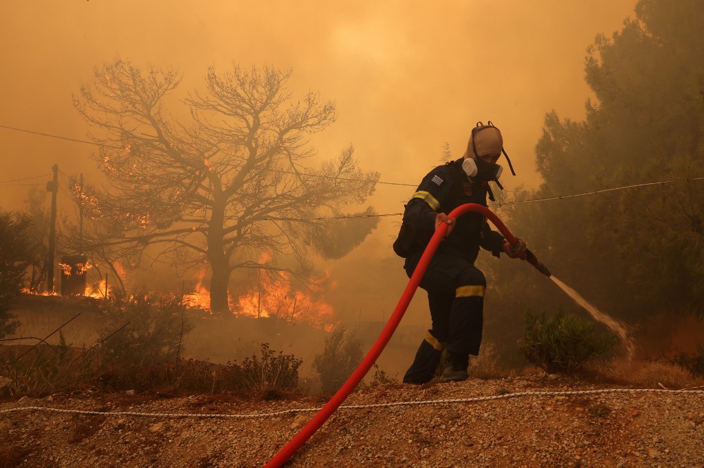 Több, mint száz erdőtűz tombol Görögországban, majdnem a felük a hétvégén keletkezett