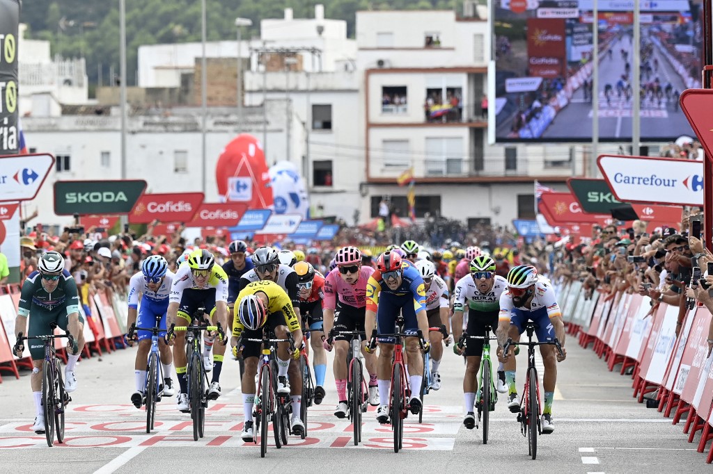 Vuelta a Espana – nagy sprint, nagy bukások a nagy hegyek előtt