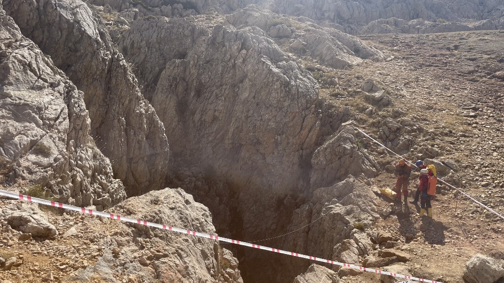 Két hét után sikerült a felszínre hozni a Törökország egyik legmélyebb barlangjában rekedt kutatót