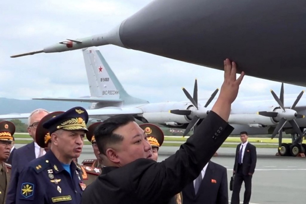Az orosz atombombázó „képes Moszkvából Japánba repülni, majd vissza” – mondta Sojgu Kim Dzson Unnak