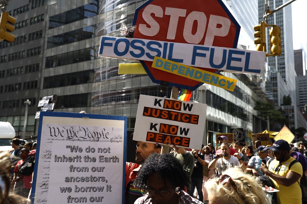 Tízezrek tüntettek New Yorkban a fosszilis energiaforrások ellen