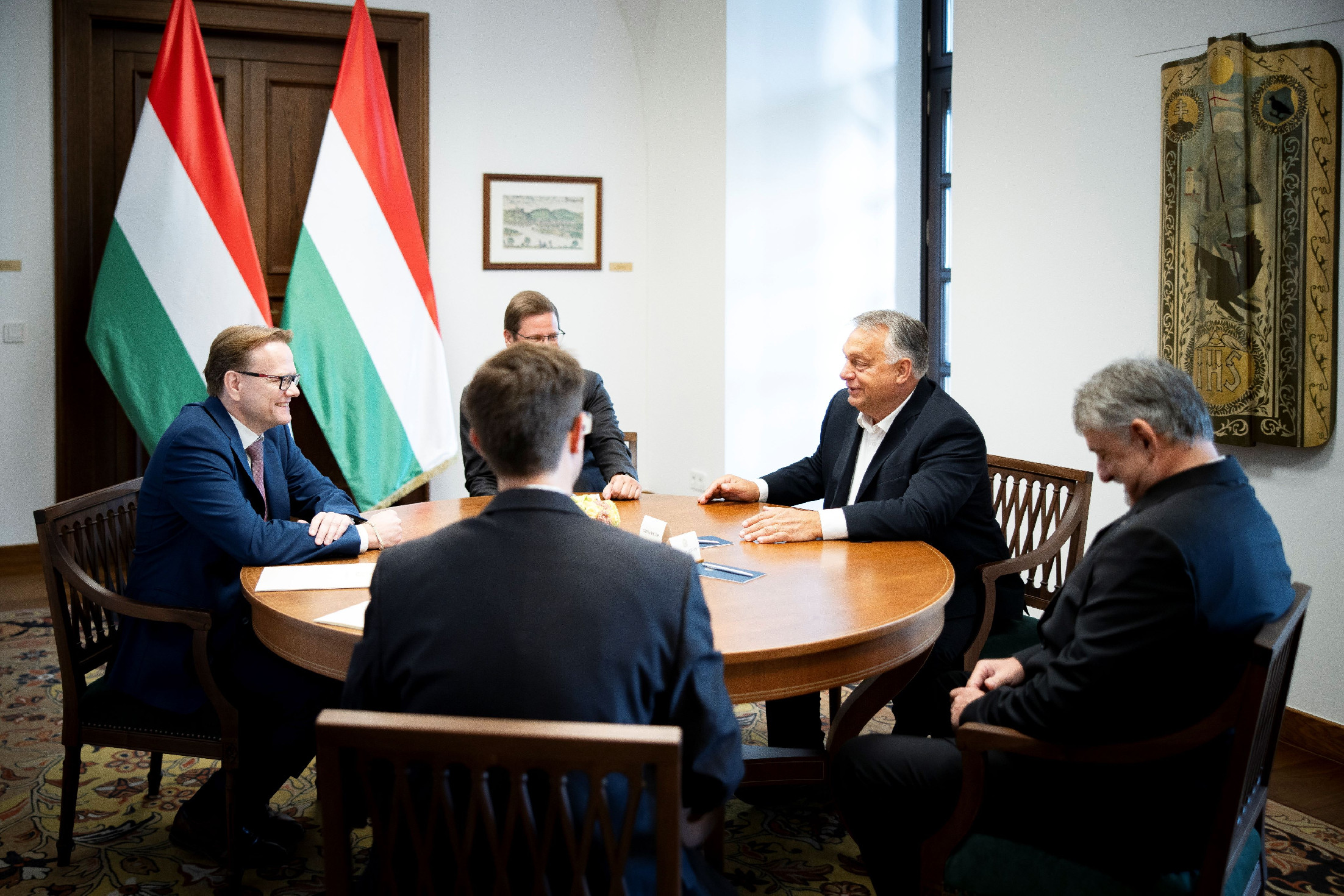 Orbán magához hivatta a főispánokat