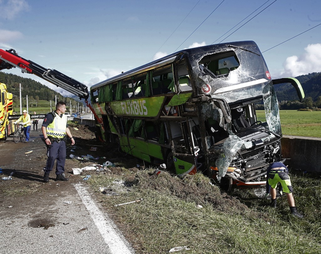 Balesetet szenvedett egy emeletes busz Ausztriában