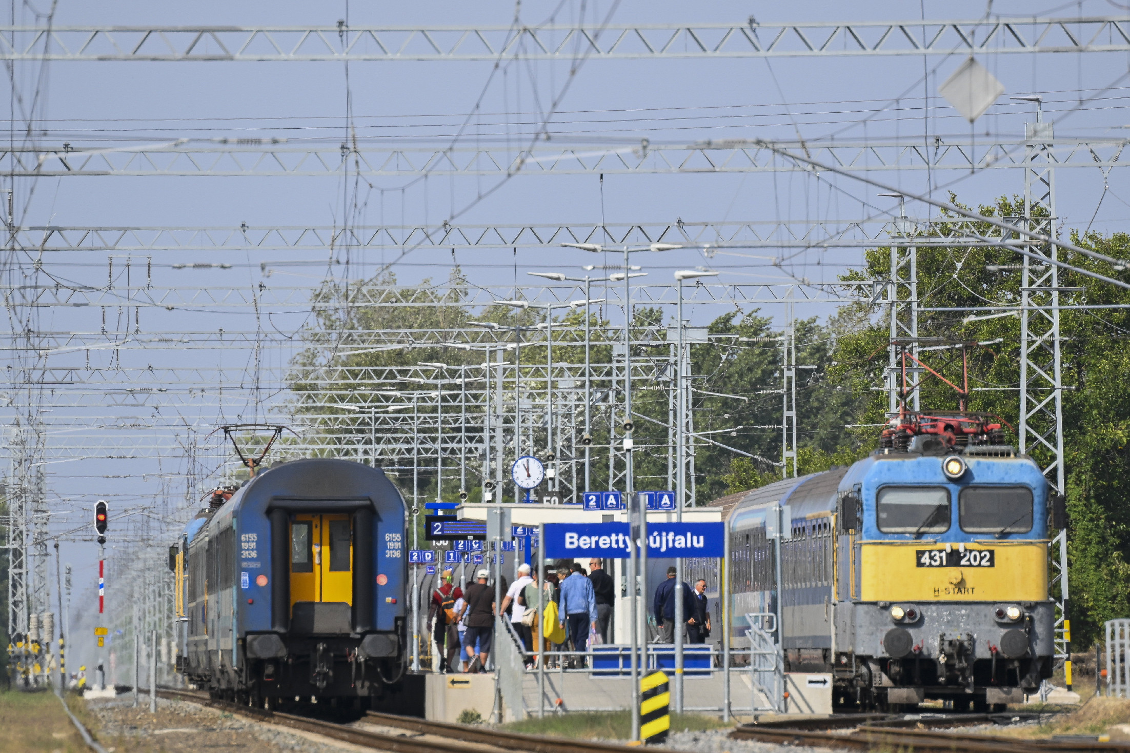 Elkészült a Püspökladány-Biharkeresztes vasút villamosítása