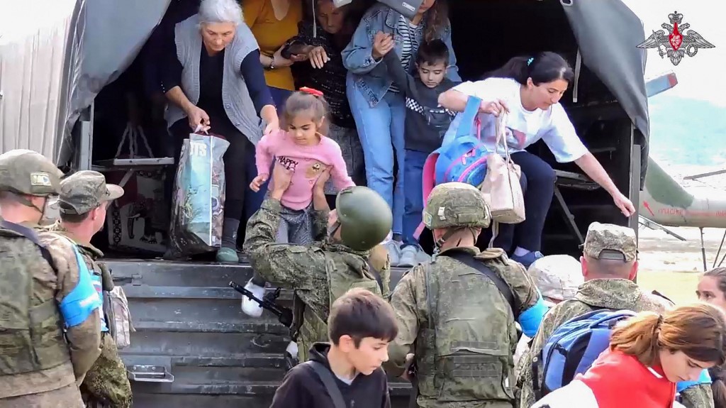 Ezreket evakuálnak az oroszok